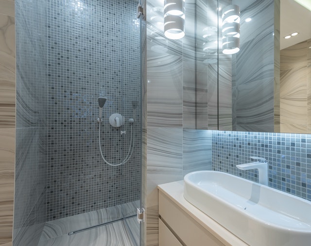 a senior-friendly bathroom renovation done with a walk-in tub