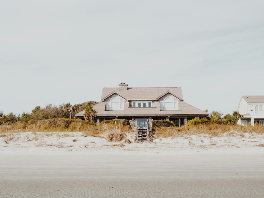 A very barren beach home yard